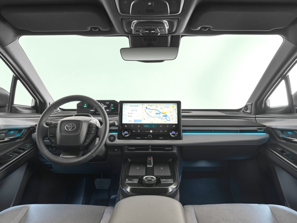 중국보다 늦었는데도 "600km가는 전기차 공개"…세계 1위 브랜드 역시나 8 Toyota C-HR Plus Revealed (8)