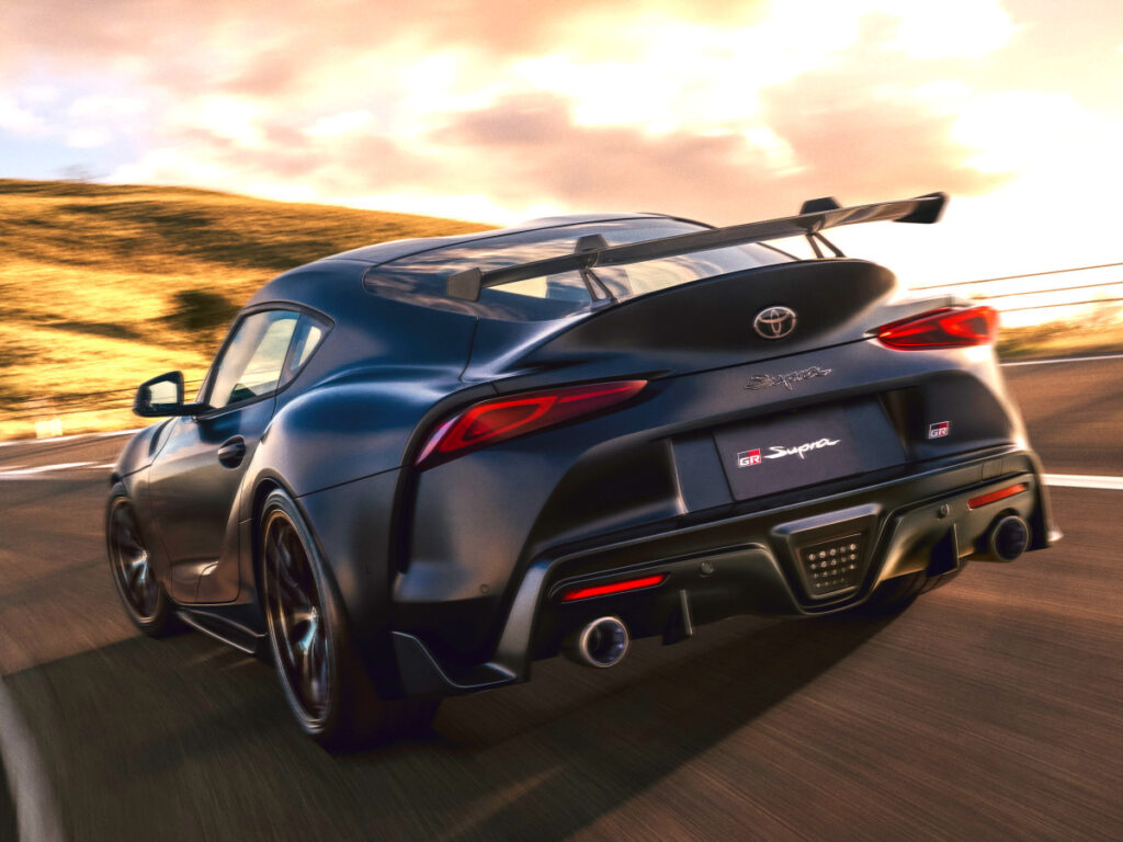 "이건 진짜 압도적이다", "포르쉐를 뛰어넘네?"…수동 변속기 장착하고 등장한 車 1 Toyota Supra A90 Final Edition