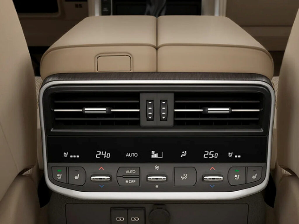 레인지로버급 SUV "4년 만에 확 바뀌었다"…실내 디자인 본 아빠들 '깜짝' 놀란 이유 6 Toyota Unveils New Land Cruiser (6)