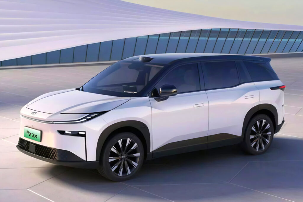 610km 가는 일본차인데 "2천만 원대 가격"…놀라운 신차 등장, 판도 바뀌나 2 Toyota bZ3X China unveiled (2)
