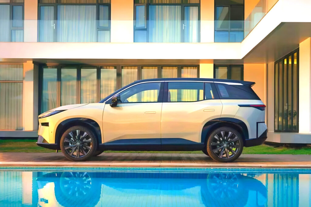 610km 가는 일본차인데 "2천만 원대 가격"…놀라운 신차 등장, 판도 바뀌나 4 Toyota bZ3X China unveiled (4)