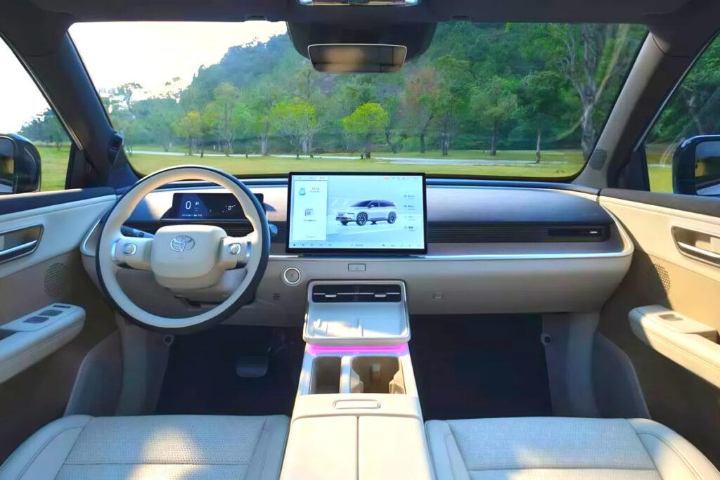 610km 가는 일본차인데 "2천만 원대 가격"…놀라운 신차 등장, 판도 바뀌나 5 Toyota bZ3X China unveiled (5)
