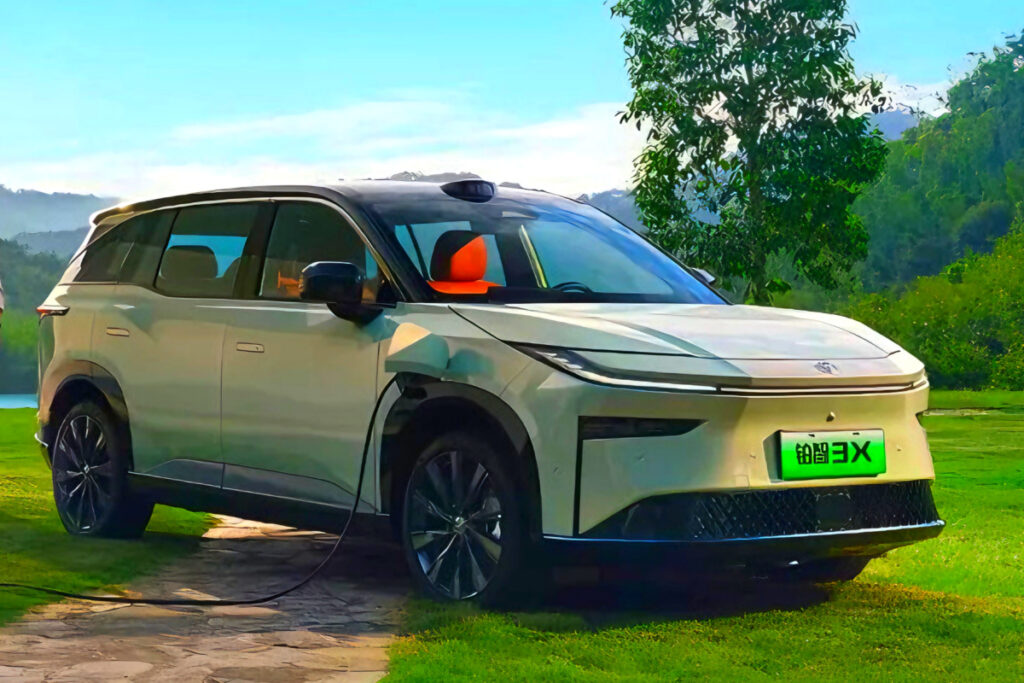 610km 가는 일본차인데 "2천만 원대 가격"…놀라운 신차 등장, 판도 바뀌나 6 Toyota bZ3X China unveiled (6)