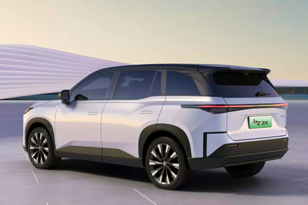 610km 가는 일본차인데 "2천만 원대 가격"…놀라운 신차 등장, 판도 바뀌나 9 Toyota bZ3X China unveiled (9)