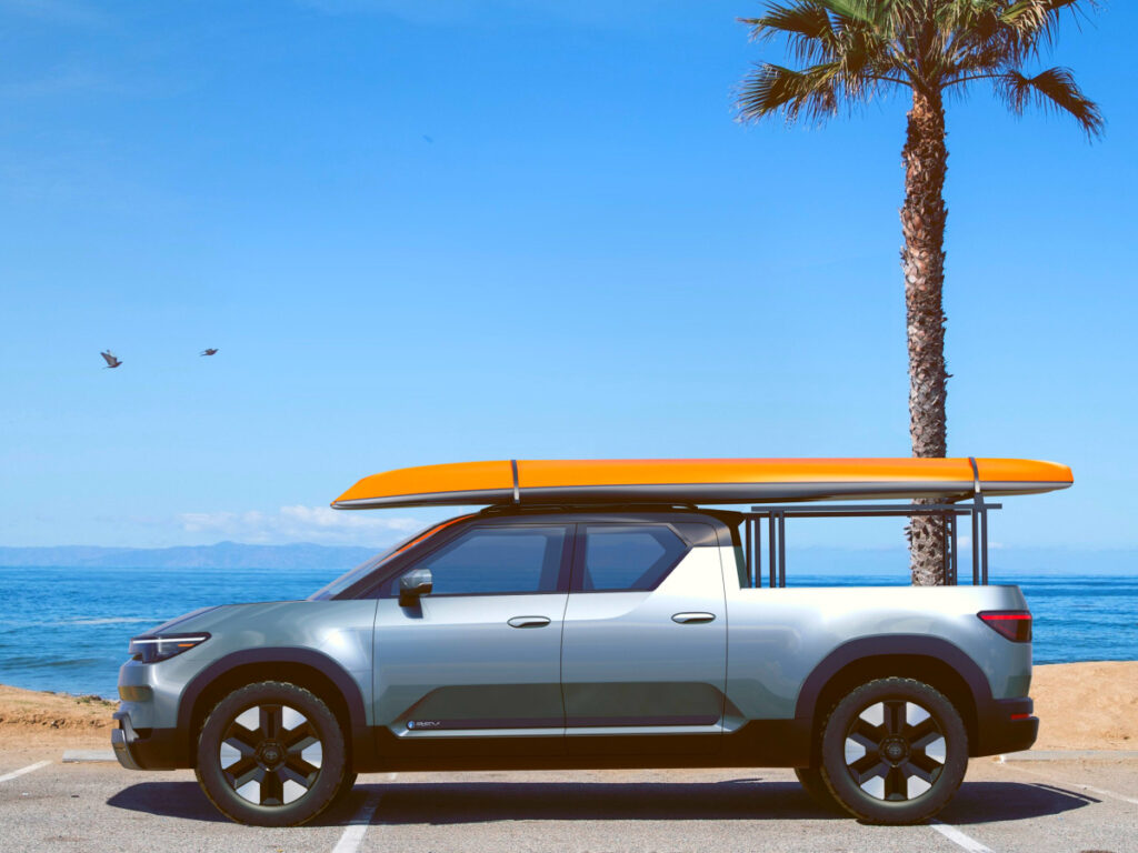 하이브리드만 고집하던 "세계 1위 브랜드"…신규 전기차 출시 예고에 업계 '술렁' 1 Toyota unveils three electric pickups