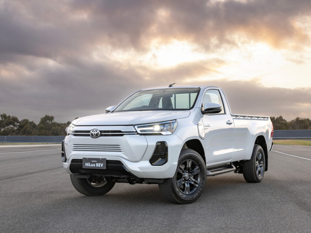 하이브리드만 고집하던 "세계 1위 브랜드"…신규 전기차 출시 예고에 업계 '술렁' 7 Toyota unveils three electric pickups (7)