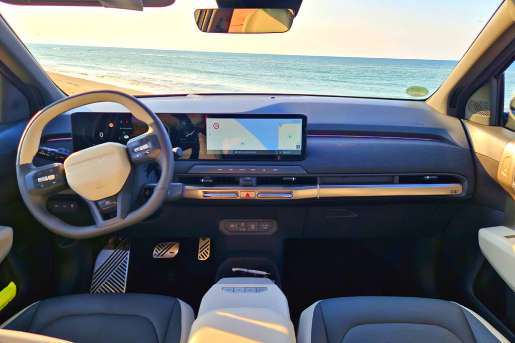 "폴스타도 미니도 아니었다"…유럽 제패한 K-전기차, 대체 뭐길래? 1 UK Car of the Year 2025 EV3