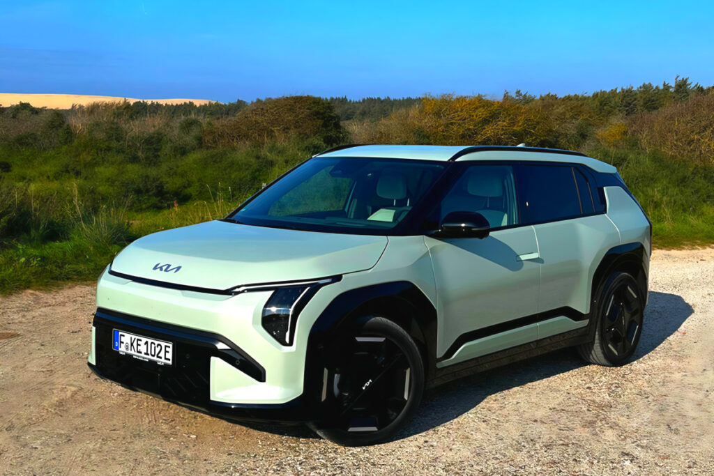 "폴스타도 미니도 아니었다"…유럽 제패한 K-전기차, 대체 뭐길래? 5 UK Car of the Year 2025 EV3 (5)