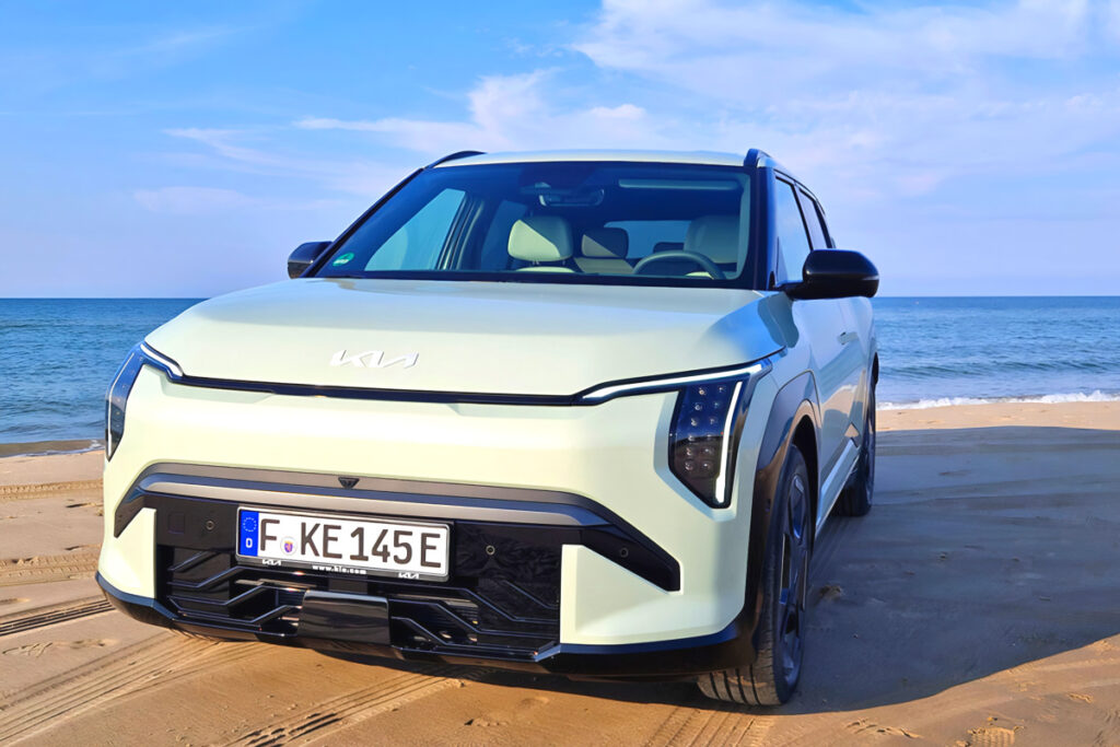 "폴스타도 미니도 아니었다"…유럽 제패한 K-전기차, 대체 뭐길래? 8 UK Car of the Year 2025 EV3 (8)