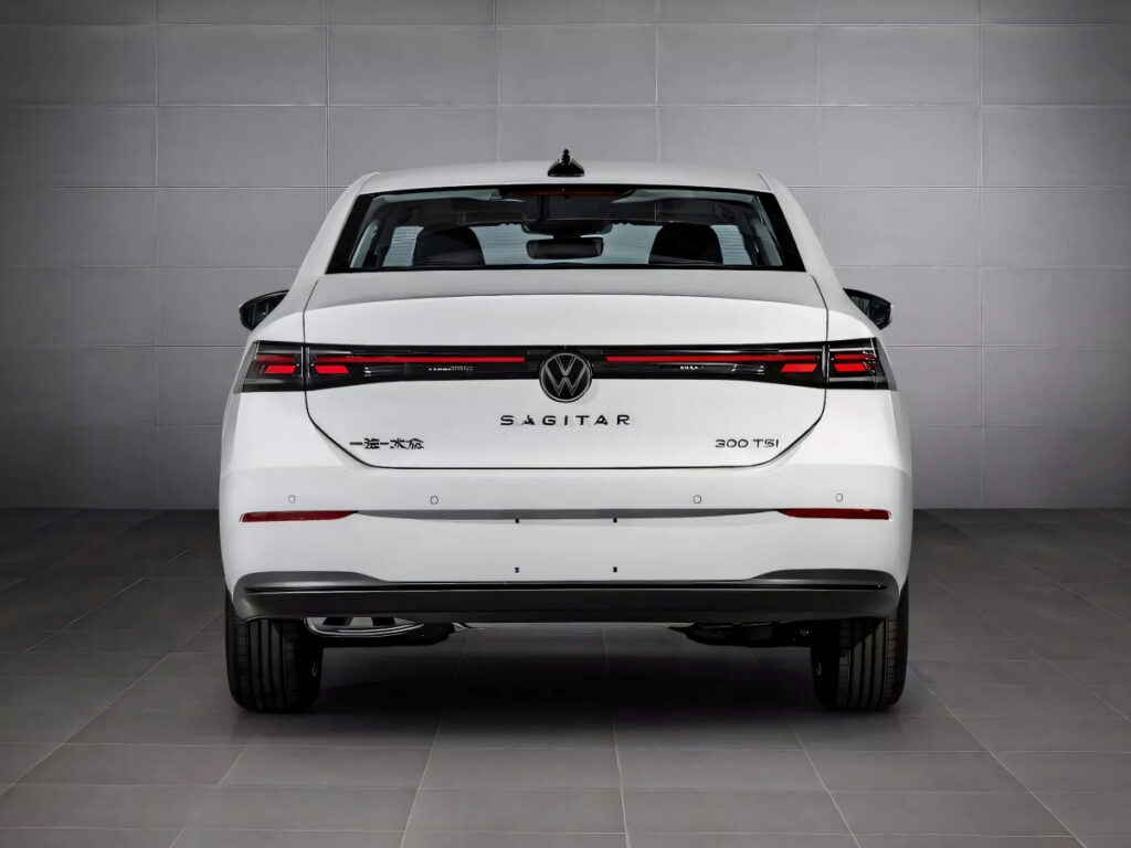 아반떼보다 큰데 "디자인도 예쁘다"…시선 확 끄는 준중형 세단, 뭐길래? 6 Volkswagen unveils new Sagitar (6)