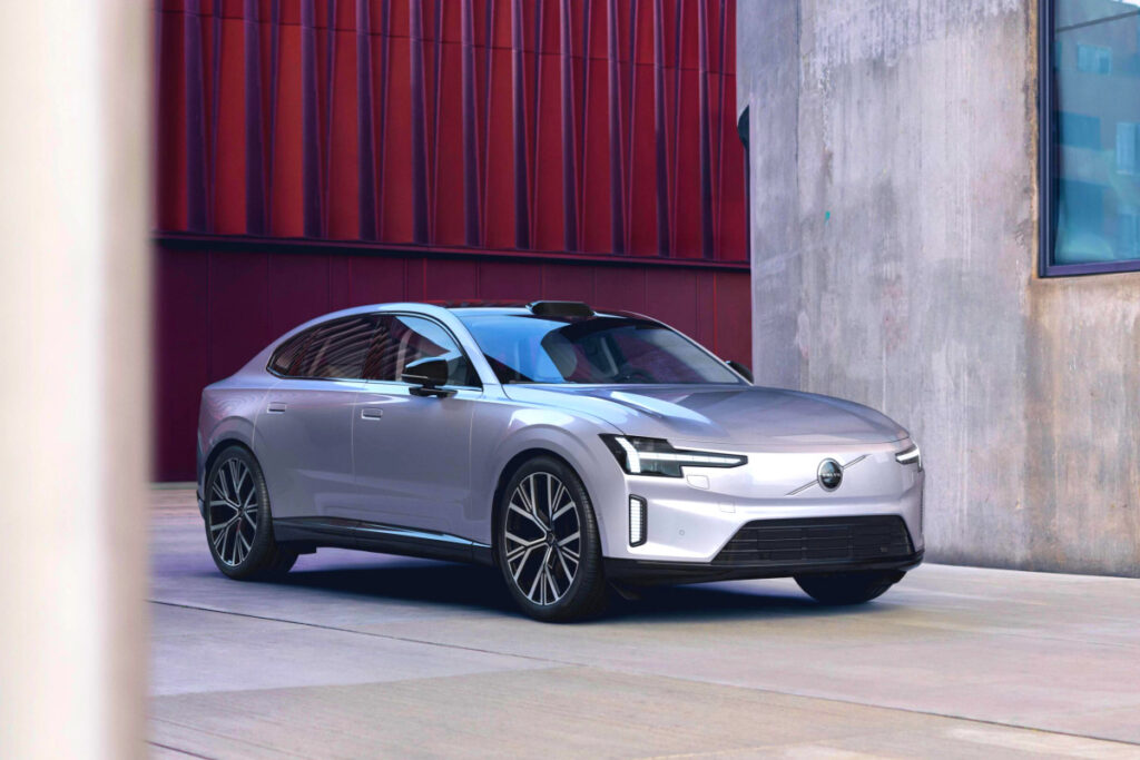 BMW·벤츠와는 다른 車 "드디어 나왔다"…공개된 모습에 '이럴 수가' 2 Volvo Cars ES90 unveiled (2)