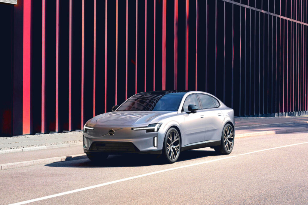 BMW·벤츠와는 다른 車 "드디어 나왔다"…공개된 모습에 '이럴 수가' 8 Volvo Cars ES90 unveiled (8)