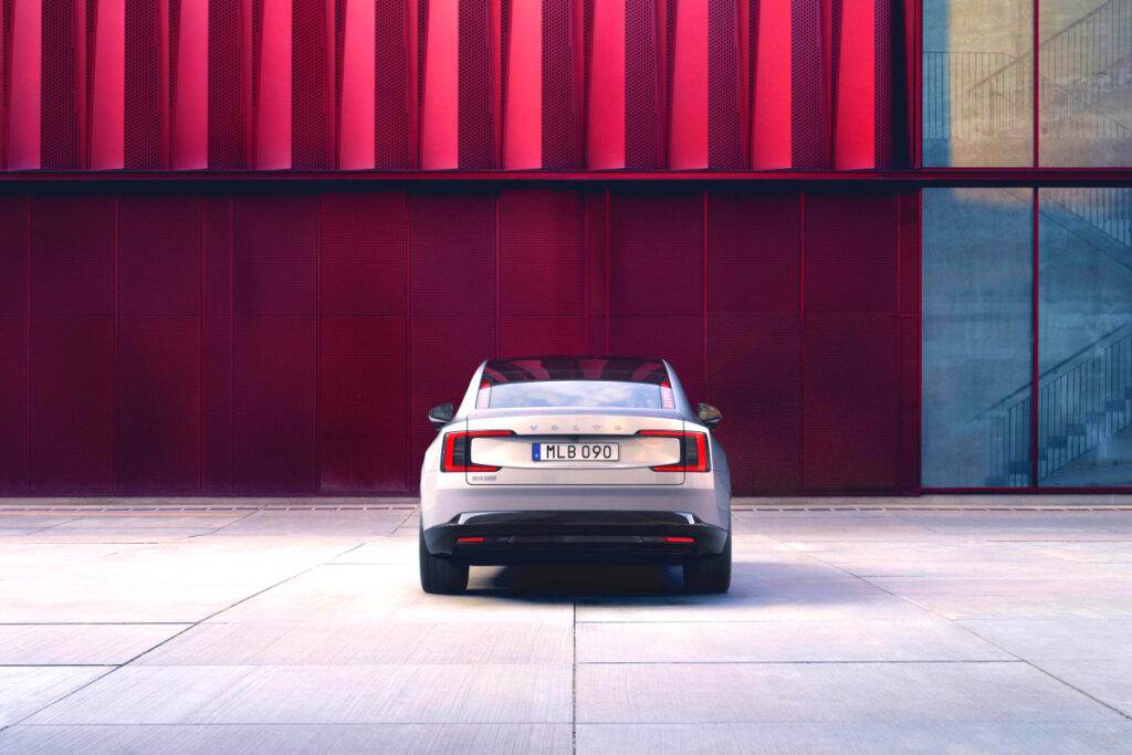 BMW·벤츠와는 다른 車 "드디어 나왔다"…공개된 모습에 '이럴 수가' 9 Volvo Cars ES90 unveiled (9)
