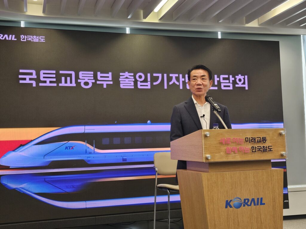 한계 다다른 KTX “14년 만에 결단 내렸다”…서울·부산 왕복 티켓값이 무려? 4 KTX