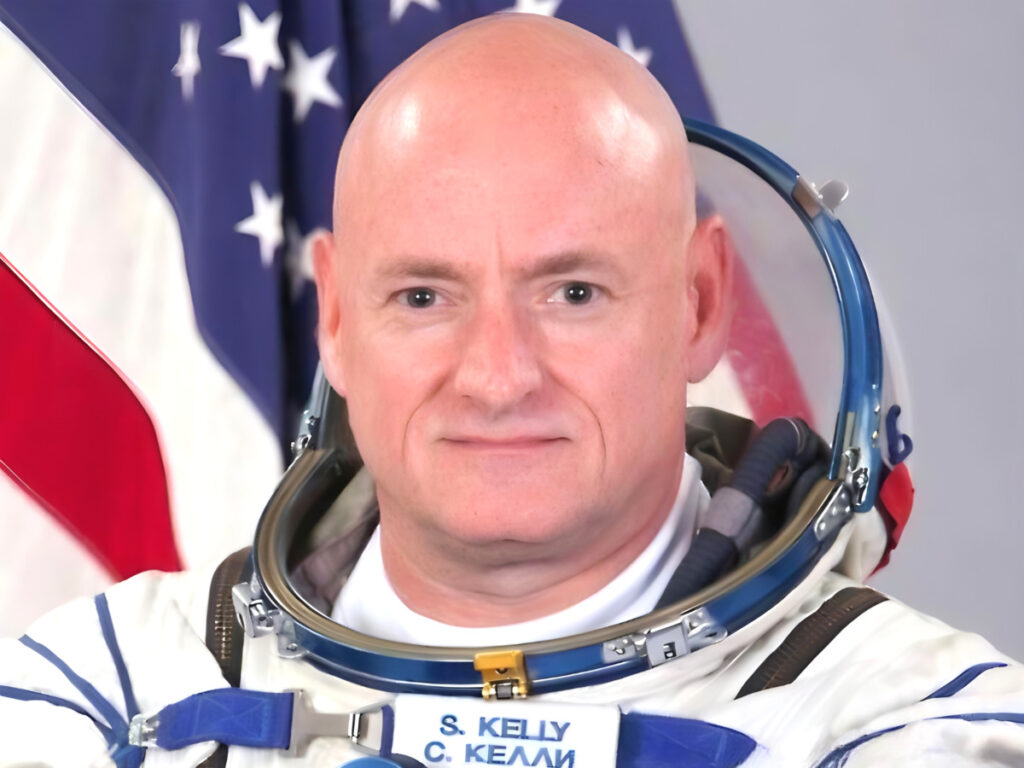 머스크가 ‘반역자’라 저격한 美의원 "이력서 살펴보니"…'깜짝' 2 mark kelly elon musk conflict (2)