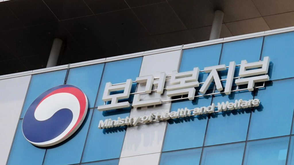 정부만 믿었는데 "혜택도 못 받고..." 벼랑 끝에 선 고령층들, 무슨 일? 4 노인 장기요양 신청