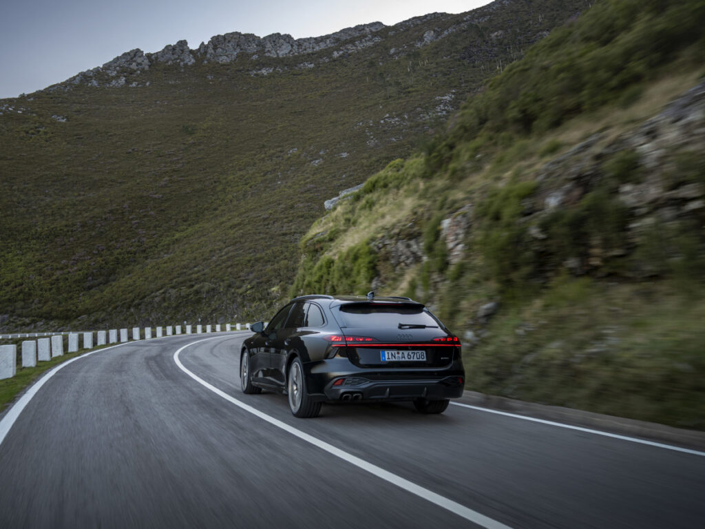 BMW·벤츠에 밀리더니 "이제 반격이다"…비장의 카드 준비한 '아우디' 6 Audi New A6 teaser image released (6)