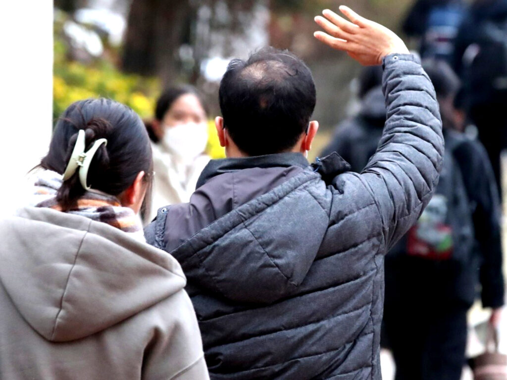 "자식 농사 죽어라 지었는데"…12년 만의 최대폭에 ‘한숨’ 쉬는 부모들, 왜? 1 20대 후반 취업자 감소