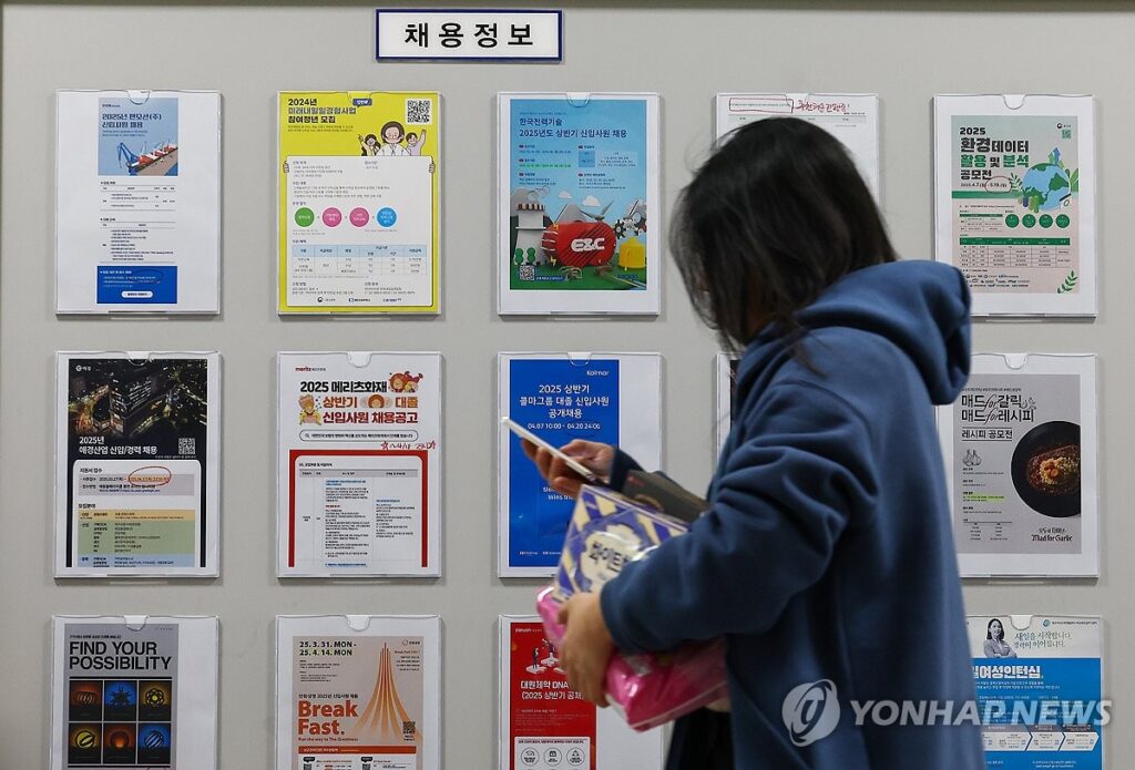 "자식 농사 죽어라 지었는데"…12년 만의 최대폭에 ‘한숨’ 쉬는 부모들, 왜? 4 20대 후반 취업자 감소