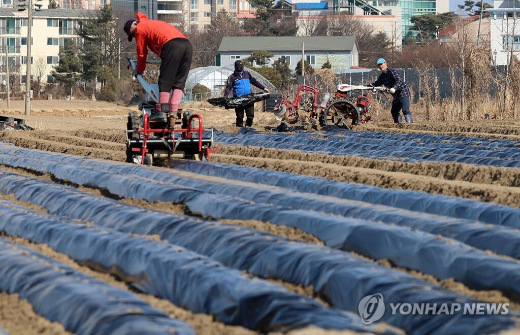 제조업 강국인데 "공장이 안 돌아간다?"...정부 '특단 대책'에 사장님들 '웃음꽃' 4 외국인 노동자 고용