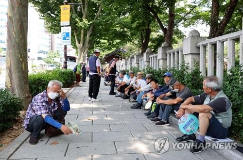 “올해는 더 각오해야”, "고령층은 ‘초고위험’?"…이젠 생명까지 위협한다는 ‘이것’ 4 폭염 노인 위험 적신호