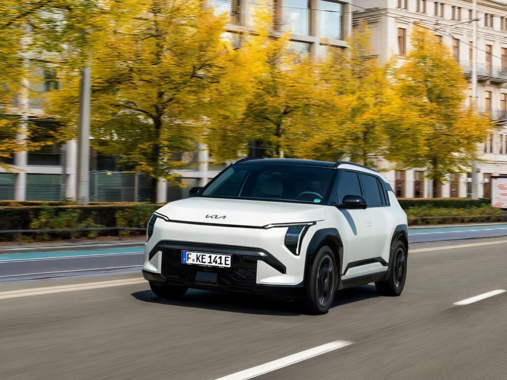 도로에 쫙 깔리더니 "벤츠도 BMW도 제쳤다"…판매량 1위, 세계에서도 인정받았다 4 Kia EV3 World Car of the Year (4)