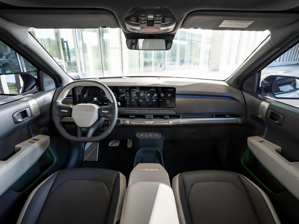 도로에 쫙 깔리더니 "벤츠도 BMW도 제쳤다"…판매량 1위, 세계에서도 인정받았다 5 Kia EV3 World Car of the Year (5)