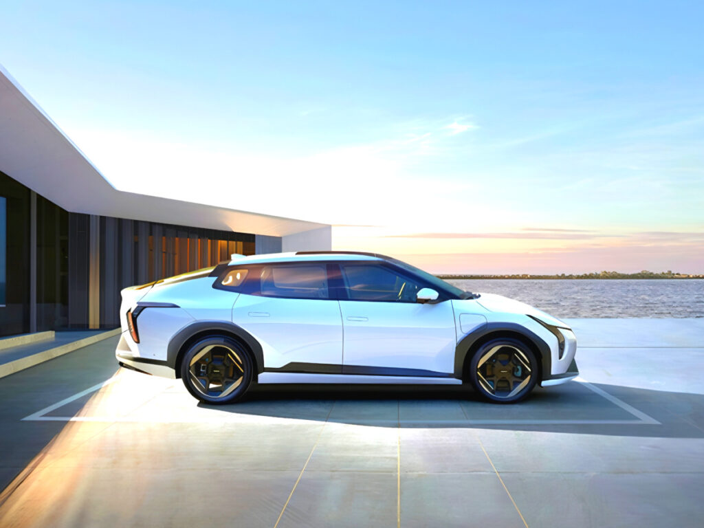 보조금 없이도 4천만 원대 초반"…첫 전기차로 이만한 차가 있을까? 2 Kia EV4 Tax Incentive Pricing (2)