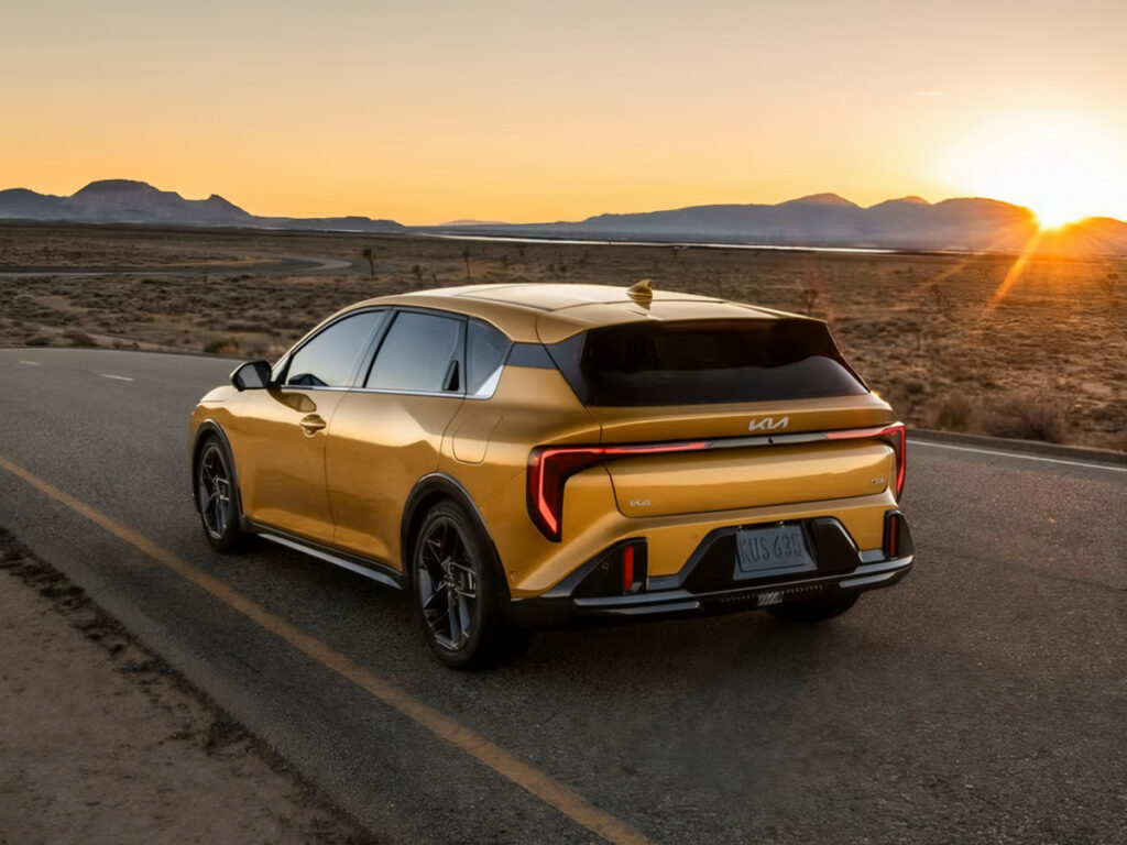 "그동안 봐온 기아차가 아니다"…갑자기 달라진 모습에 반응 '초대박' 5 Kia K4 hatchback unveiled (5)