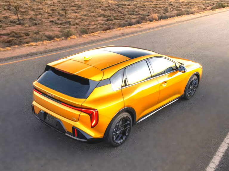 Kia K4 hatchback unveiled