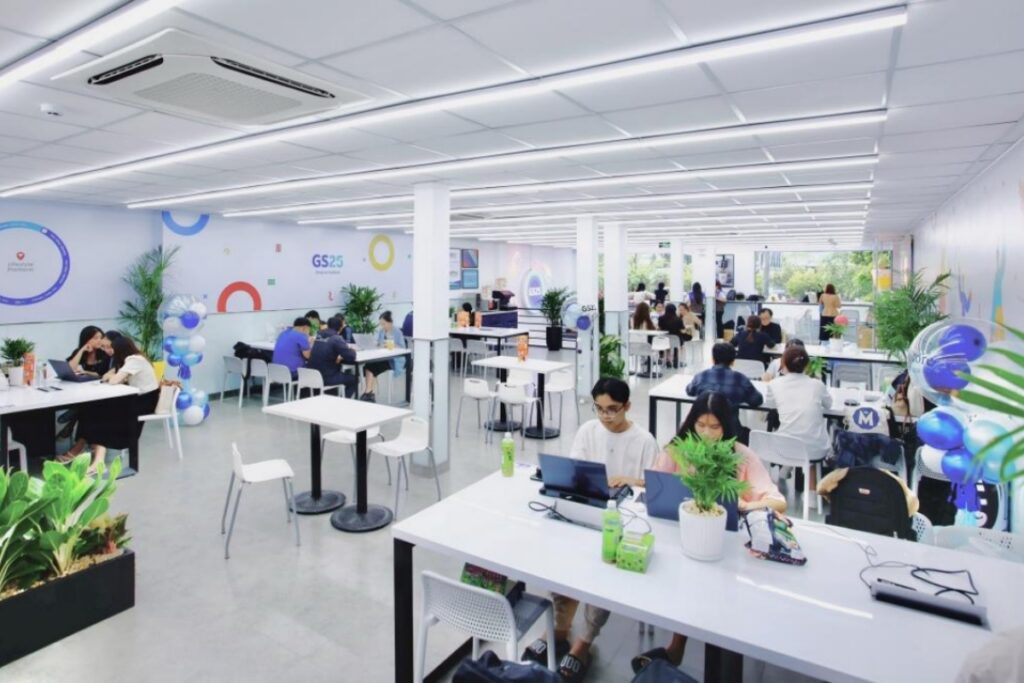 한국 골목 정복하더니 "해외서도 일냈다"…전 세계서 '러브콜', 비결 봤더니 3 편의점