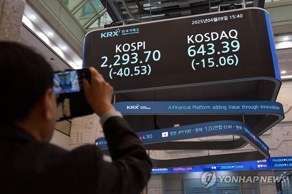 '이걸 누가 사?' 욕 먹었는데 "제2의 월급 들어왔다?"…직장인들 '활짝' 핀 이유보니 2 코스피 배당금 상승