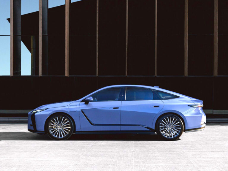 Lexus Unveils New ES 8Generation