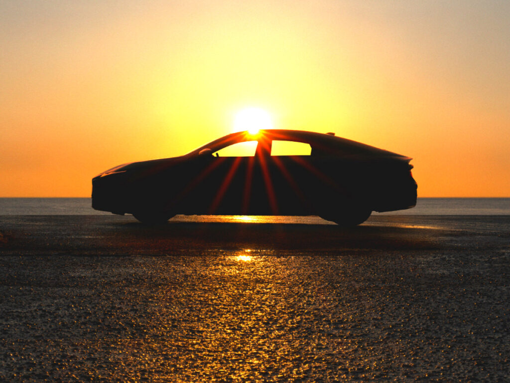 SUV 열풍에도 "여전한 인기"…7년 만에 확 바뀐 車, 정체는? 2 Lexus teases new ES unveiling (2)