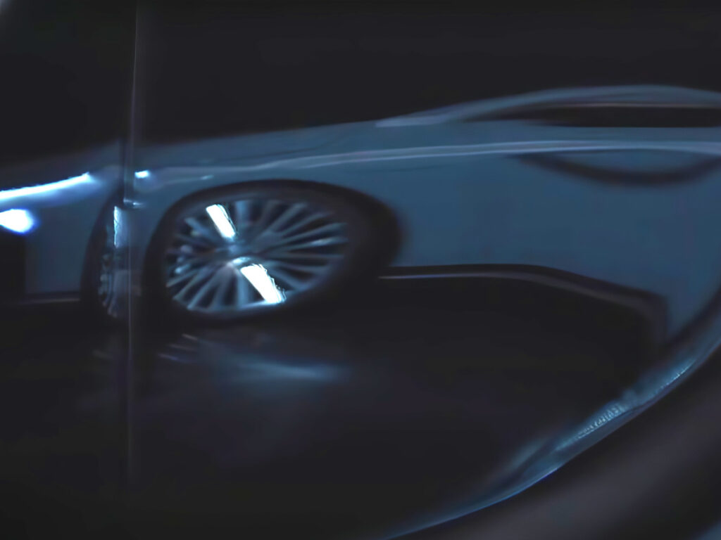 SUV 열풍에도 "여전한 인기"…7년 만에 확 바뀐 車, 정체는? 3 Lexus teases new ES unveiling (3)