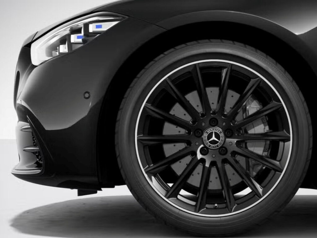 "역시 BMW와는 다르다"...신형 벤츠 S클래스, '이것' 적용 소식에 회장님들 '시선 집중' 4 Mercedes-Benz 2026 S-Class unveiled (4)