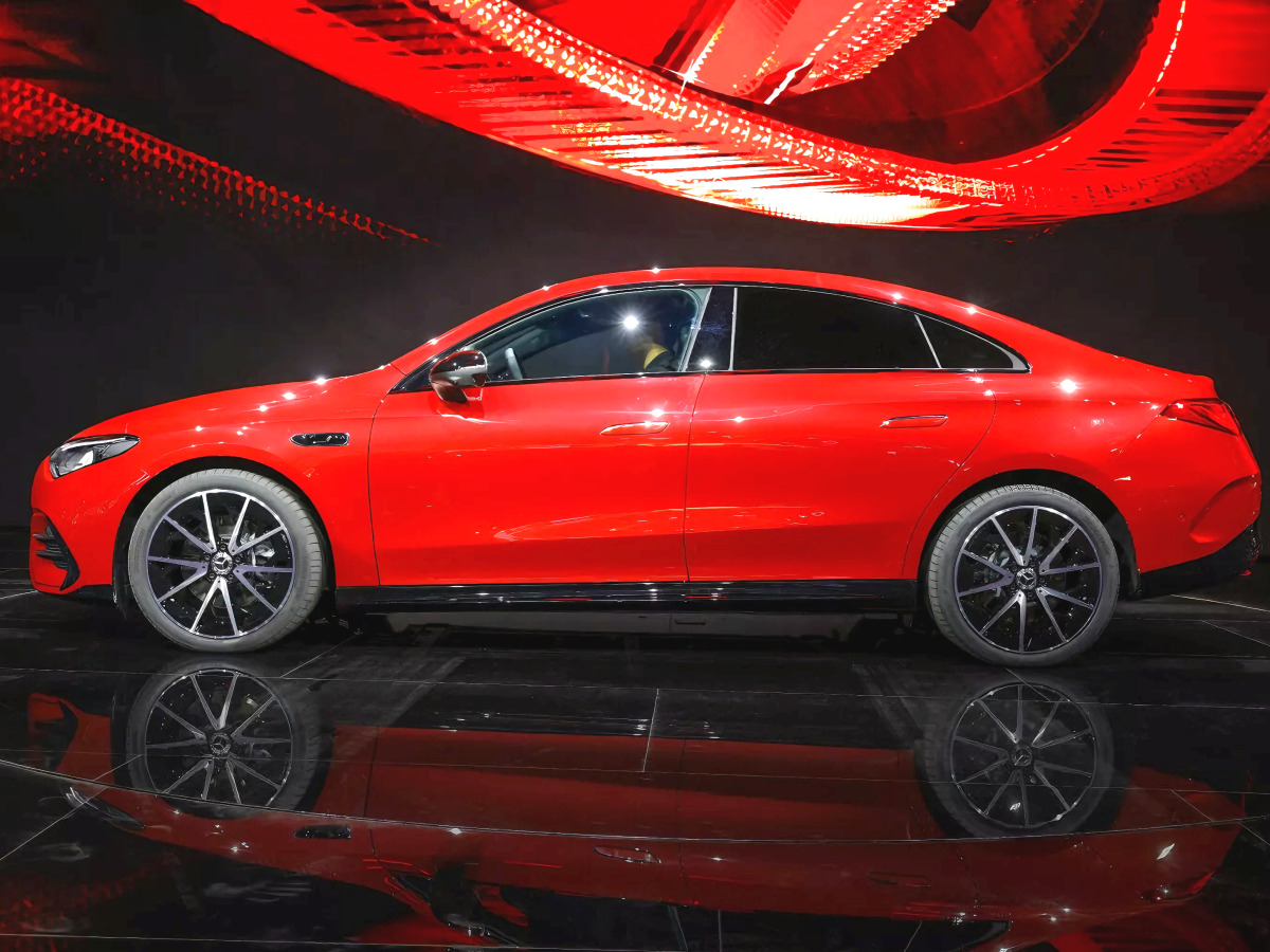 Mercedes-Benz CLA L unveiled