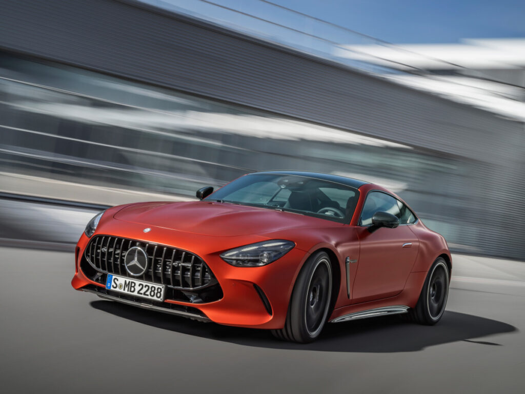 "포르쉐도 뛰어 넘는다"…압도적 성능 신차 등장, 더 강력해졌다 3 New AMG GT gets its Korean premiere (3)