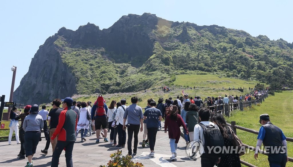 "한국이 만만해 보이나"…한두 번 아니었다니, 드러난 실태 '황당' 4 제주도 외국인 관광객 질서
