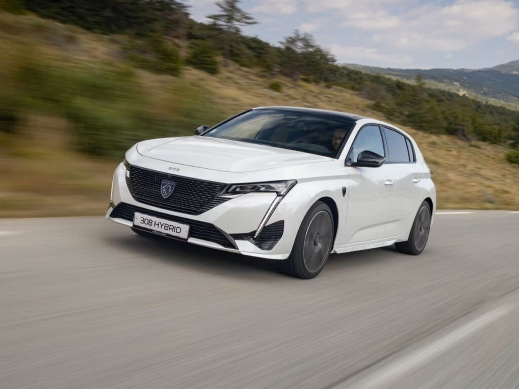 기름값 걱정 끝 "전기로만 50% 달린다"…한국 땅 밟는 3천만 원대 '수입차' 2 Peugeot 308 Smart Hybrid unveiled (2)