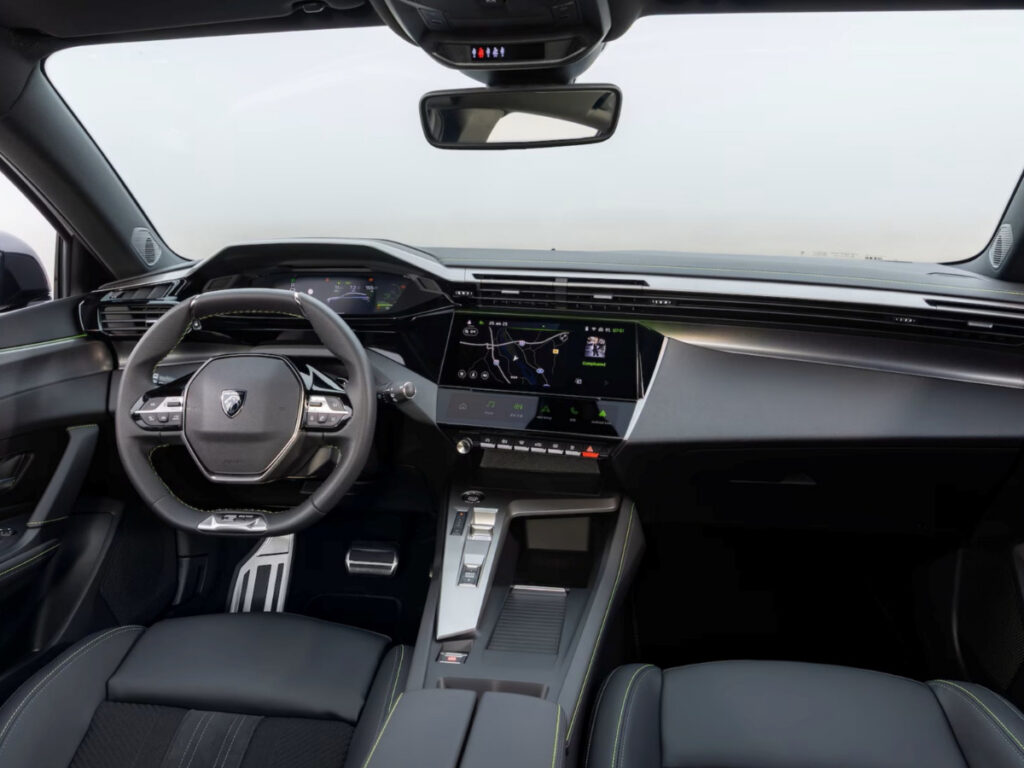 기름값 걱정 끝 "전기로만 50% 달린다"…한국 땅 밟는 3천만 원대 '수입차' 3 Peugeot 308 Smart Hybrid unveiled (3)