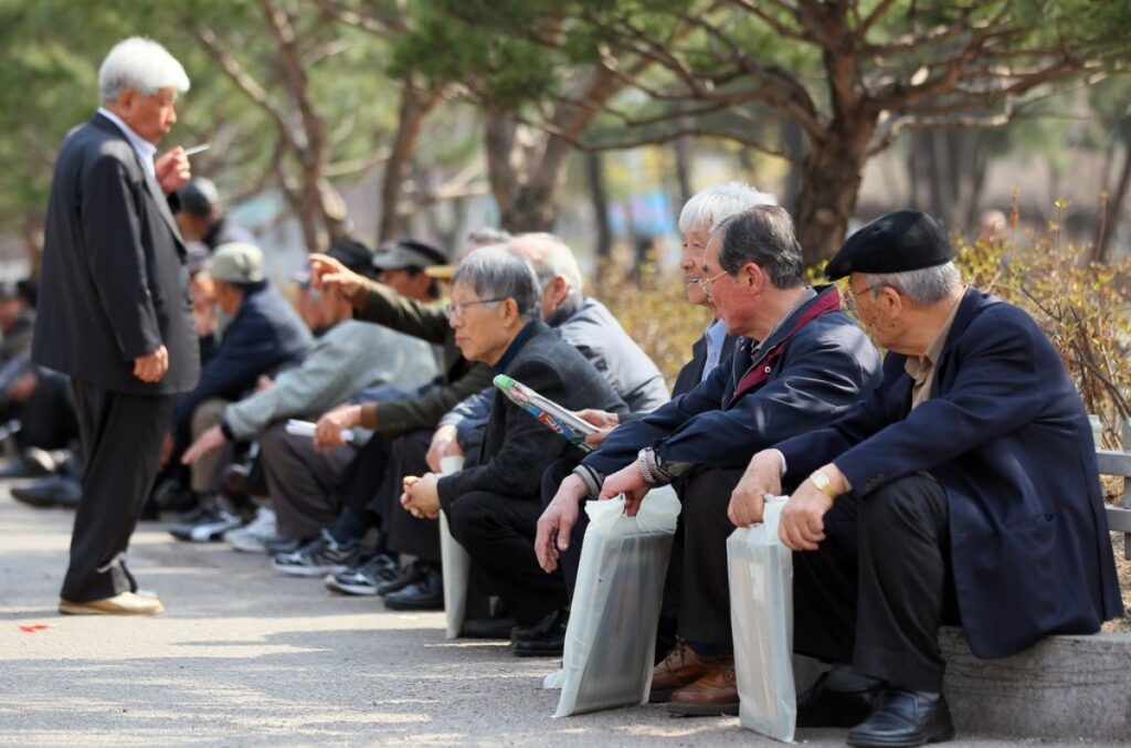 우려가 현실로 "전국적으로 퍼져나갔다"…노후 자금 넣었던 노년층 '날벼락' 무슨 일? 3 사기