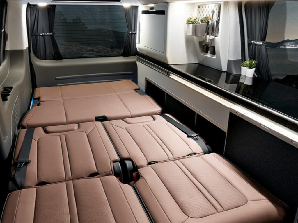 "움직이는 호텔이네"…하이브리드까지 탑재한 '캠핑카', 가격이 무려? 2 Staria Lounge Camper Hybrid Pricing (2)