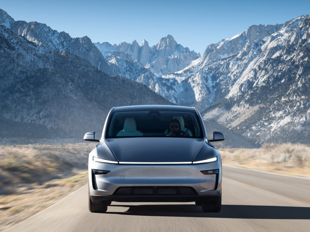 5천만 원대 가격에 "너도 나도 줄 선다"…드디어 한국 땅 밟은 생태계 교란종 3 Tesla Model Y Juniper Launch (3)