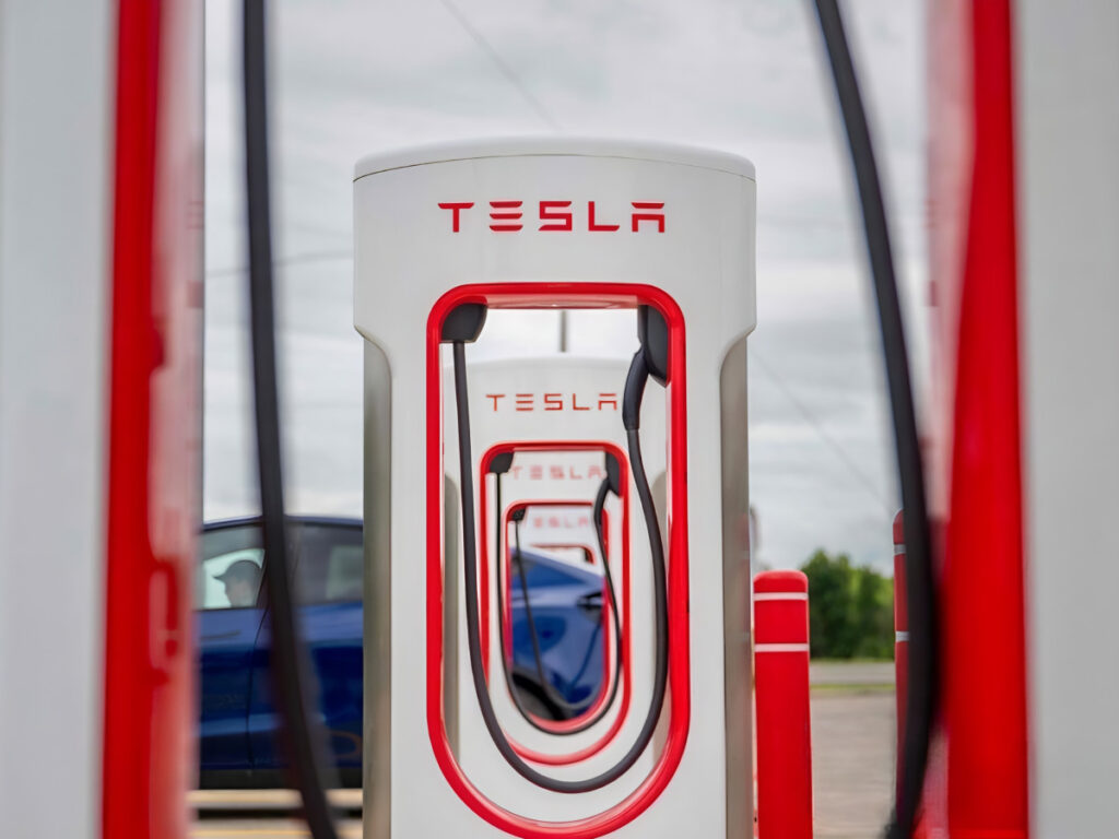 1조 4천억 원 증발에도 여전히 '낙관적'…추락하는 테슬라에 투자자들 '회의적' 3 Tesla net income plummets (3)