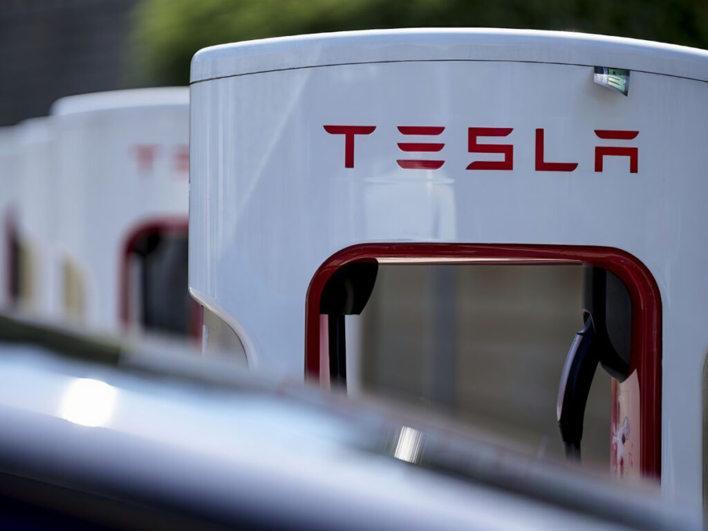 1조 4천억 원 증발에도 여전히 '낙관적'…추락하는 테슬라에 투자자들 '회의적' 6 Tesla net income plummets (6)