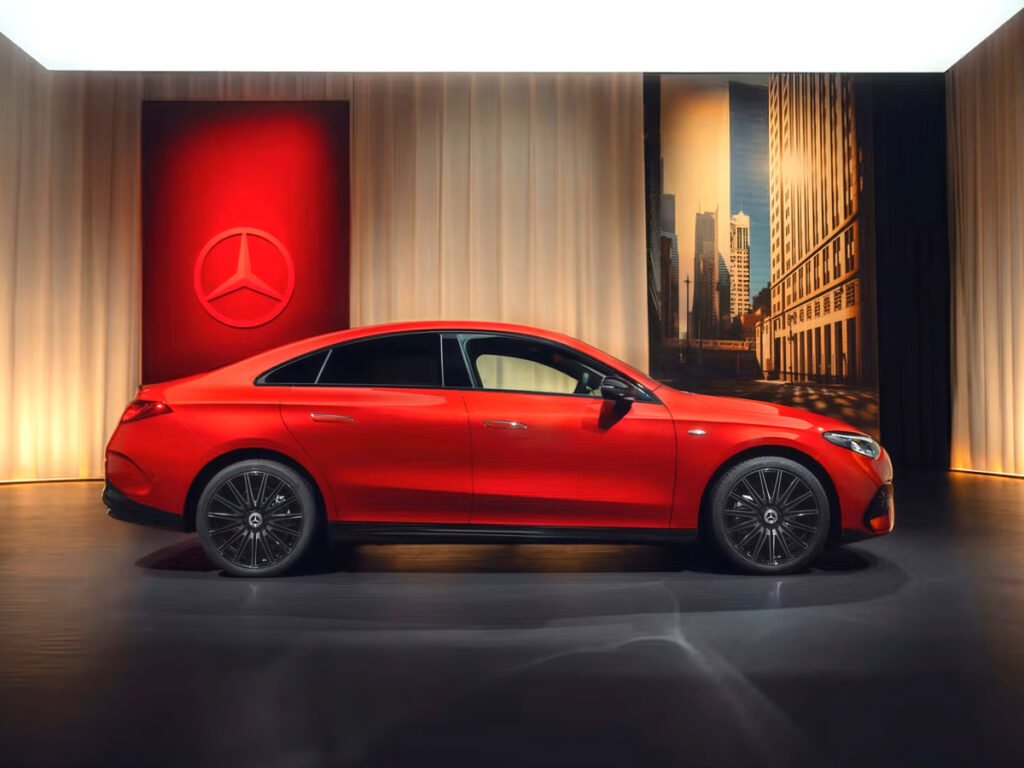 BMW가 침묵하는 사이 "벤츠가 일냈다"...반응 뜨거운 신차 공개 1 The New Mercedes-Benz CLA Unveile