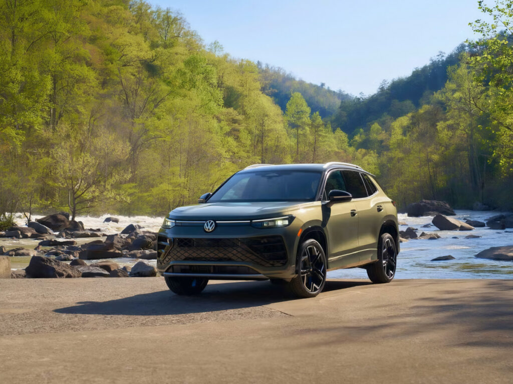 BMW·벤츠에도 안 밀리는 '고성능 SUV'…역대급 성능에 럭셔리까지 '완벽 진화' 2 Volkswagen Tiguan SEL R-Line Turbo (2)