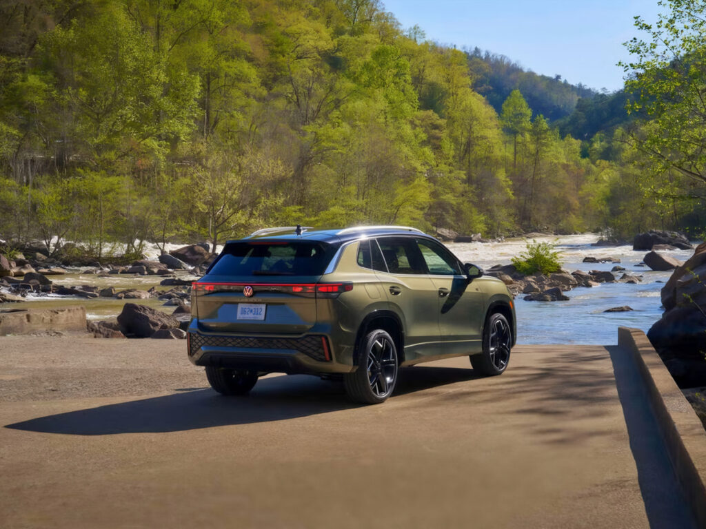 BMW·벤츠에도 안 밀리는 '고성능 SUV'…역대급 성능에 럭셔리까지 '완벽 진화' 4 Volkswagen Tiguan SEL R-Line Turbo (4)