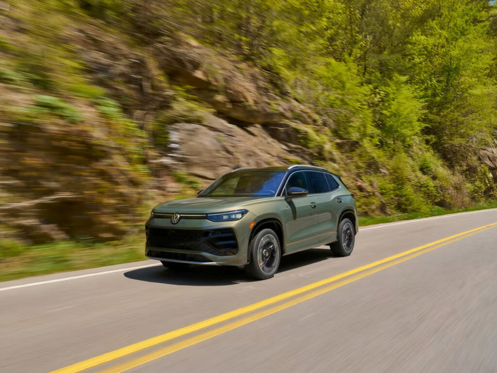 BMW·벤츠에도 안 밀리는 '고성능 SUV'…역대급 성능에 럭셔리까지 '완벽 진화' 5 Volkswagen Tiguan SEL R-Line Turbo (5)